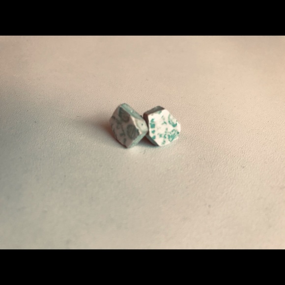 2/$20 unique ceramic studs - Picture 2 of 3